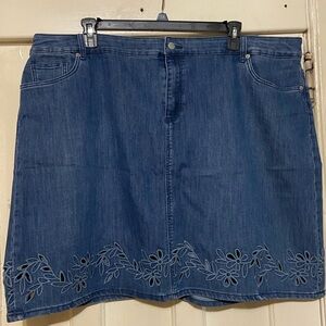 WESTPORT Women’s Blue Denim Skirt Embroidered Floral Cut Out‎ Medium Wash Sz 24